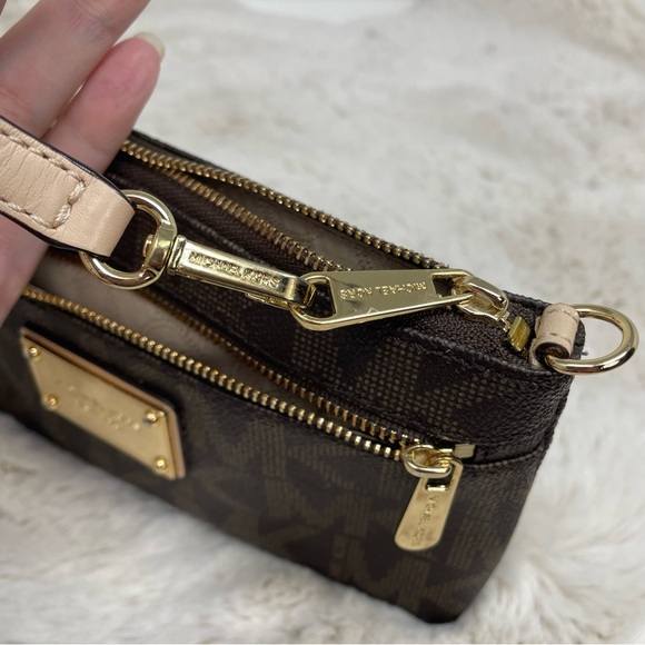 Michael Kors Jet Set Large Wristlet Brown - Picture 7 of 12